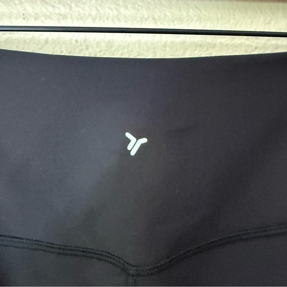 ❇️Old Navy Black High-Rise Go-Dry Leggings 2 for $22❇️ - Picture 6 of 7